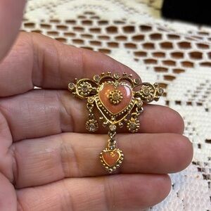 Dainty heart brooch